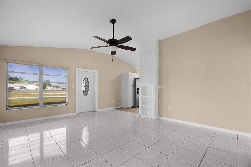 3 bedroom Single Family Residence at 275 Lakeview Drive, Berts Bayshore Manor, North Fort Myers — photo 5