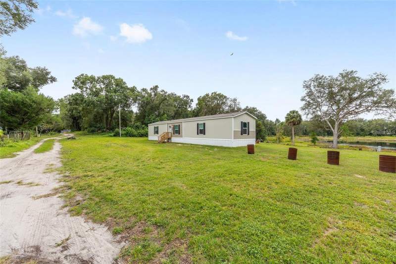 3 bedroom Manufactured Home at 14642 NE 111th Terrace, Ft McCoy Estate, Fort Mc Coy — photo 2