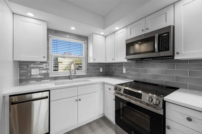 2 bedroom Condominium at 4775 Cove Circle #103, Continental Towers Condo, St Petersburg — photo 4