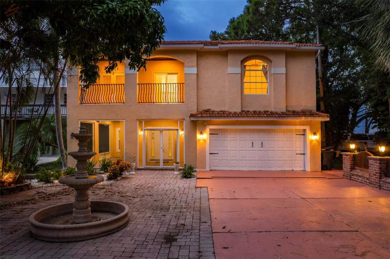 5 bedroom Single Family Residence at 302 Shore Drive, Burghstreamss Sub, Palm Harbor — photo 2