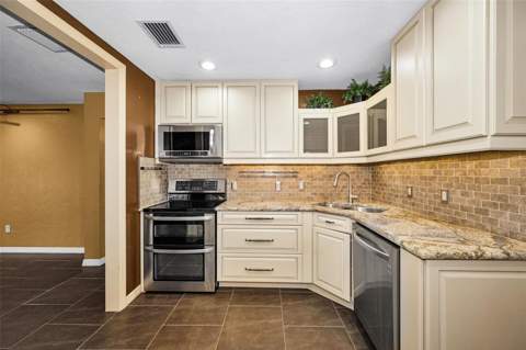 6701 Orchard Drive, St Petersburg FL - photo 9 of 44