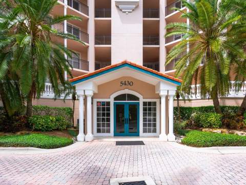 5430 Eagles Point Circle #101, Sarasota FL - photo 7 of 59