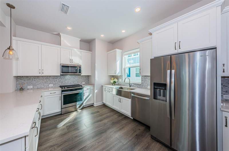 3 bedroom Townhouse at 815 BURLINGTON AVENUE, BURLINGTON TWNHMS REP, ST PETERSBURG — photo 3