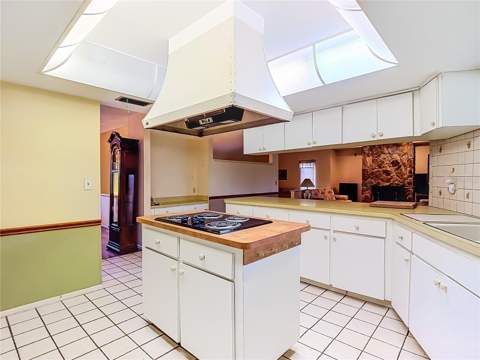 10050 Deer Lane, New Port Richey FL - photo 15 of 30
