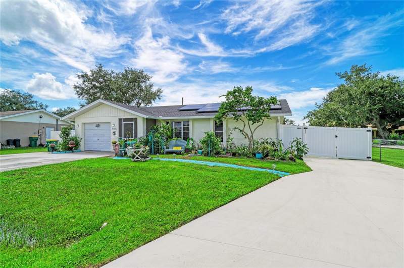 3 bedroom Single Family Residence at 21507 Bancroft Avenue, Port Charlotte Sec 033, Port Charlotte — photo 2