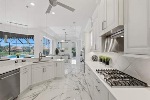 7920 Royal Queensland Way, Lakewood Ranch FL - photo 17 of 49