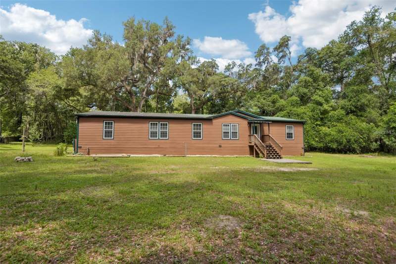4 bedroom Manufactured Home at 6221 Emerson Road, W975 Ft Mol Of S1/2 Of S1/2 Of Nw1/4 Of Ne1/4, Brooksville — photo 1