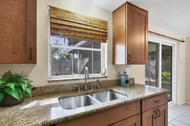 2 bedroom Single Family Residence at 25 1st Avenue, Tyler & Darling Add 01, Englewood — photo 4