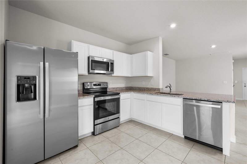 3 bedroom Single Family Residence at 35155 Jomar Avenue, Zephyr Place, Zephyrhills — photo 2