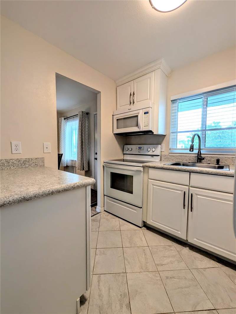 1 bedroom Condominium at 5949 Easy Street #I36, Bayshore Gardens Apts 7, Bradenton — photo 3