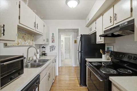 111 Seahorse Drive #B, St Petersburg FL - photo 19 of 63