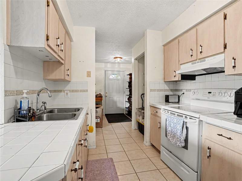 3 bedroom Single Family Residence at 6655 Merle Street, Ransones Add, Bradley — photo 5