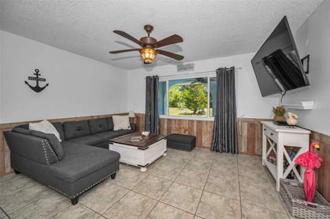 505 Whispering Oak Drive, Tarpon Springs FL - photo 9 of 98