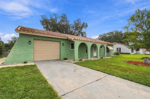 8410 Angela Court, Zephyrhills FL - photo 7 of 60