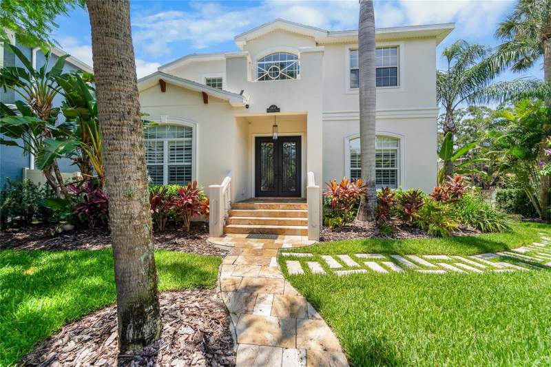 4 bedroom Single Family Residence at 4802 W Beachway Drive, Beach Park, Tampa — photo 2