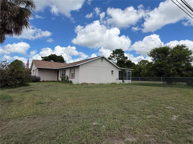 2 bedroom Single Family Residence at 12035 Norvell Road, Spring Hill, Spring Hill — photo 4
