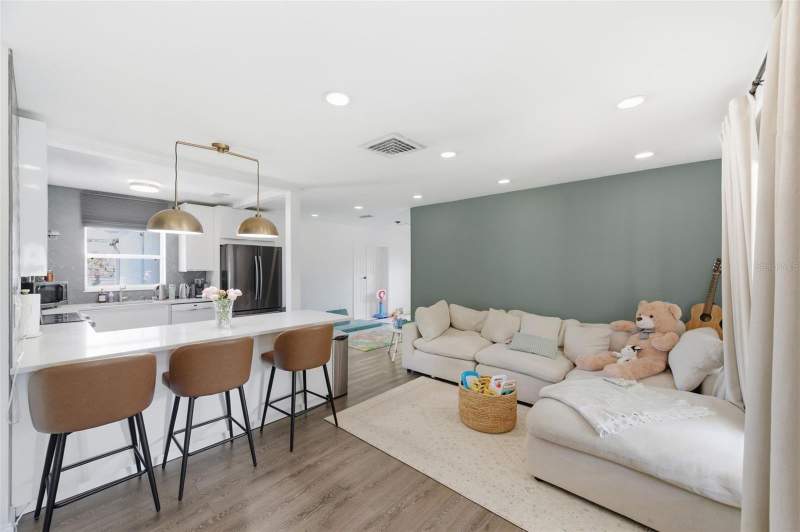 3 bedroom Single Family Residence at 2150 76th Street, Jungle Country Club 4th Add, St Petersburg — photo 3