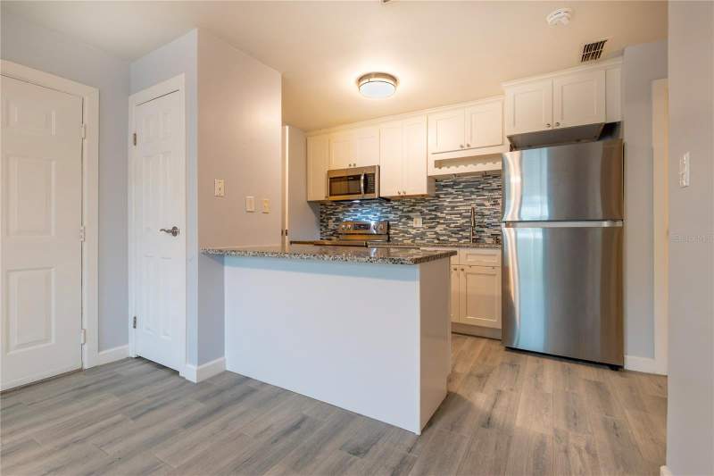 1 bedroom Condominium at 1400 Gandy Boulevard #1010, Windjammer Condo, St Petersburg — photo 5