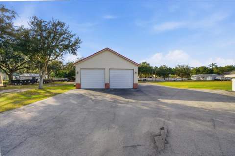 505 Lakeside Drive, Seffner FL - photo 13 of 99
