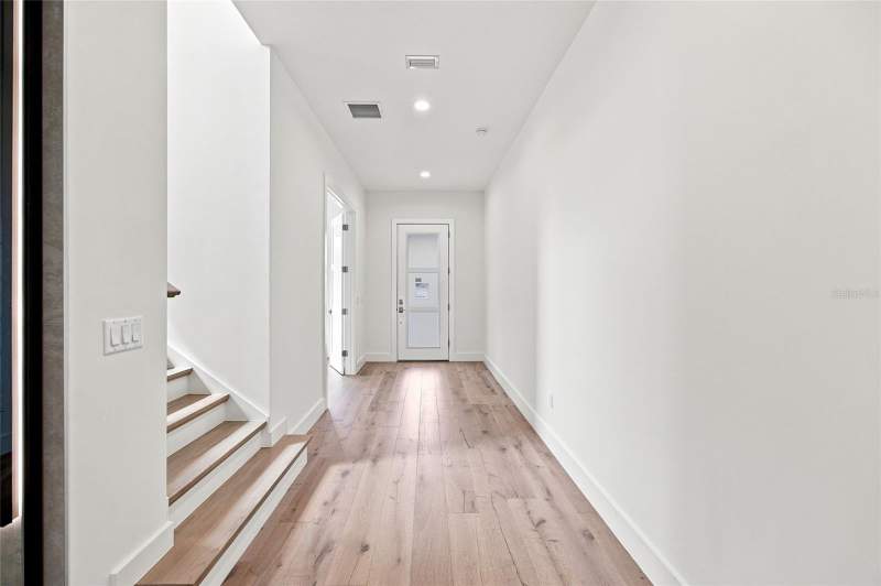 5 bedroom Single Family Residence at 5104 W Evelyn Drive, Beach Park, Tampa — photo 3