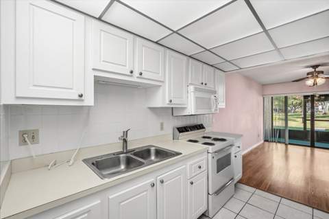 4910 Bay Street #105, St Petersburg FL - photo 7 of 22