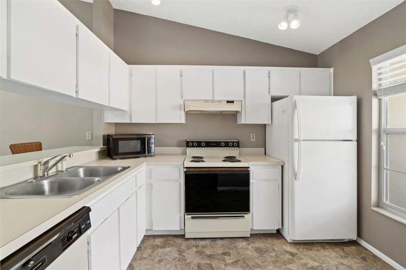 2 bedroom Townhouse at 12239 Sun Vista Court, Sun Ketch Condo, Treasure Island — photo 4
