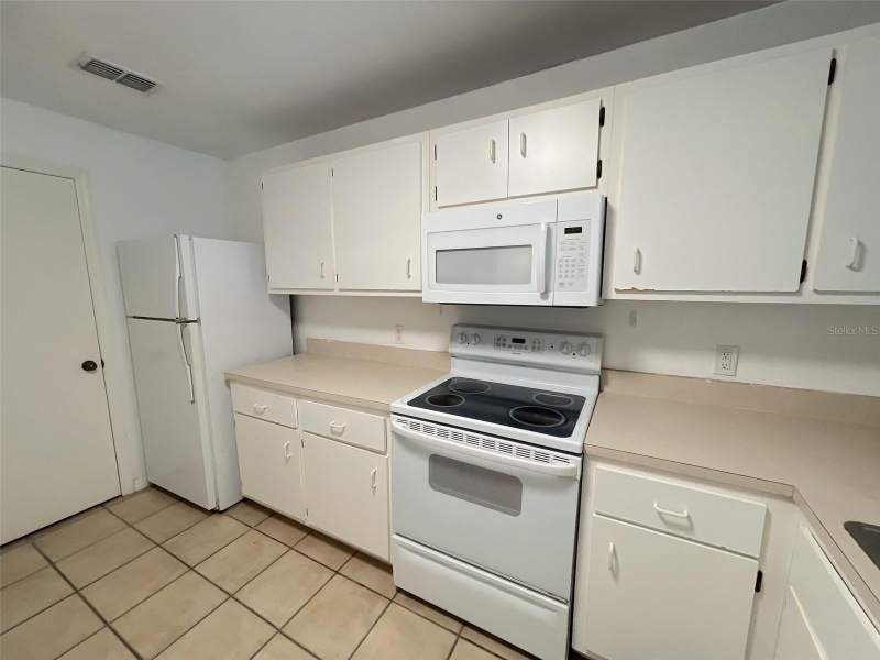 3 bedroom Condominium at 4700 SW Archer Road #D30, The Gables, Gainesville — photo 3