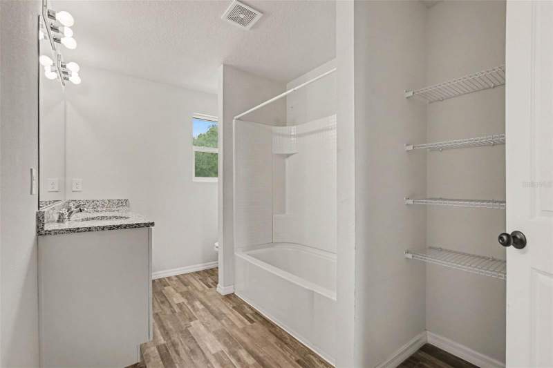 4 bedroom Single Family Residence at 6104 Shiprock Avenue, Spring Hill Unit 22, Spring Hill — photo 2