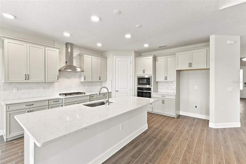 4 bedroom Single Family Residence at 3795 WOLVES CREEK PLACE, WILLOW RUN, APOPKA — photo 3