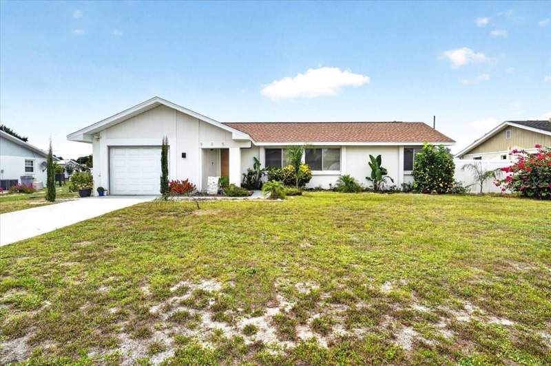2 bedroom Single Family Residence at 885 Fairfax Terrace, Port Charlotte Sec 023, Port Charlotte — photo 3