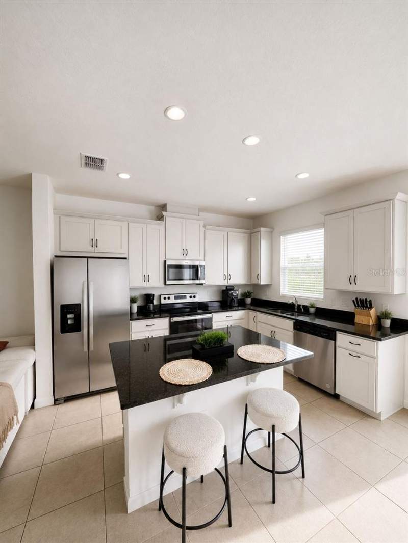 3 bedroom Townhouse at 1190 Seaside Mist Trail, Soleil At Westside, Kissimmee — photo 3
