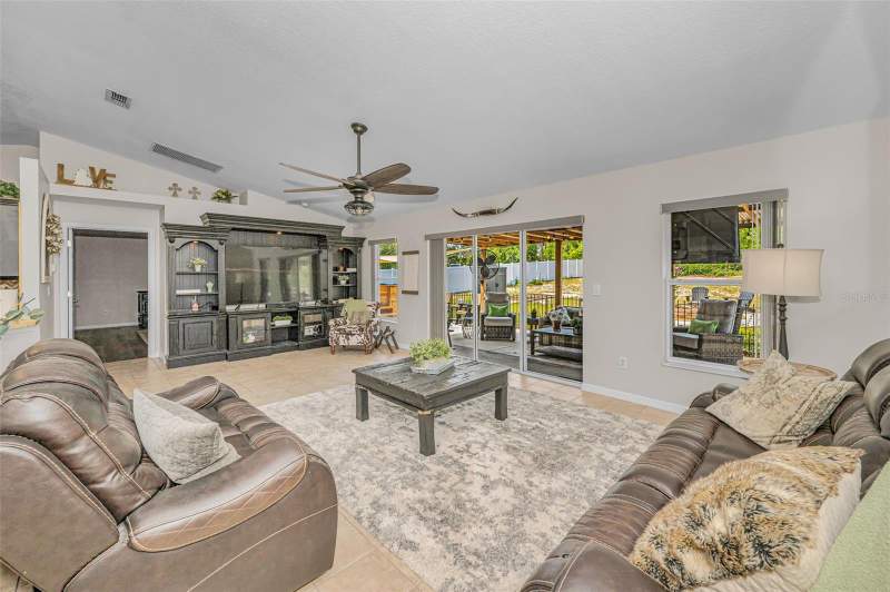 3 bedroom Single Family Residence at 12123 Fulmar Road, Royal Highlands, Weeki Wachee — photo 4