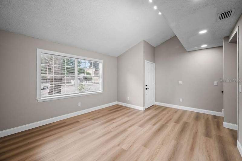 2 bedroom Condominium at 824 W 25th Street, Country Club Manor Condo, Sanford — photo 4