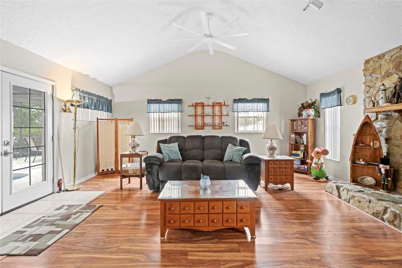 2 bedroom Single Family Residence at 13378 Drayton Drive, Spring Hill, Spring Hill — photo 4