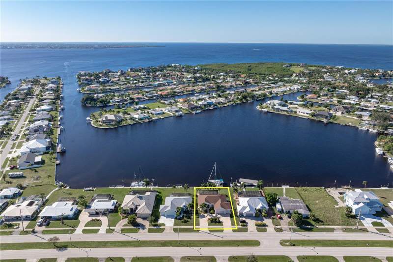 3 bedroom Single Family Residence at 21551 Edgewater Drive, Port Charlotte Sec 040, Port Charlotte — photo 2