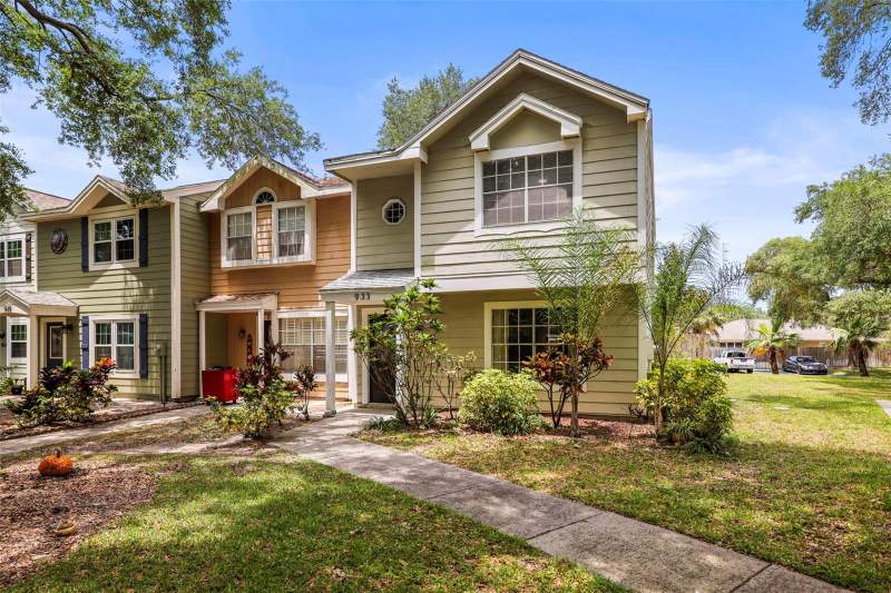 933 HAMILTON COURT home for sale in Franklin Square