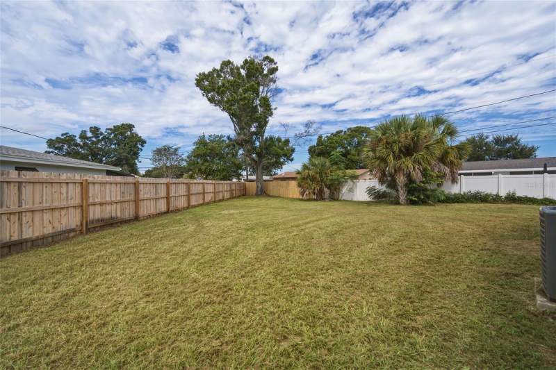 4 bedroom Single Family Residence at 5915 35th Avenue, Sheryl Manor, St Petersburg — photo 5