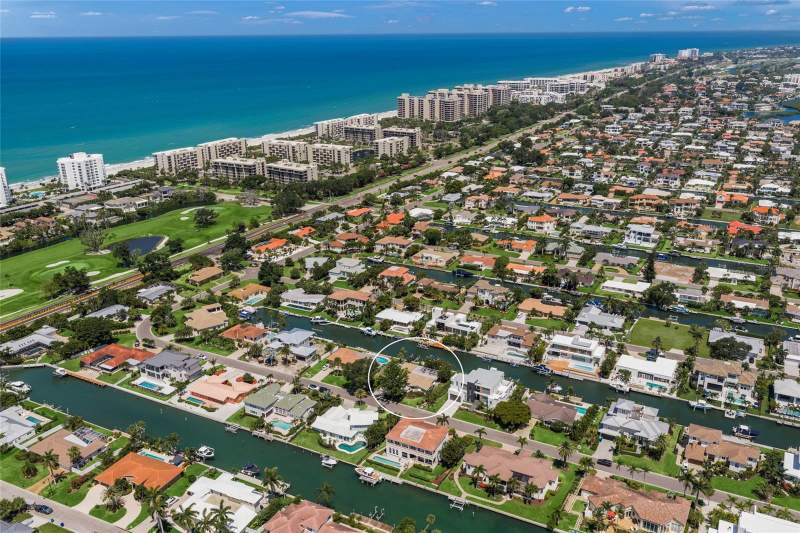 Country Club Shores