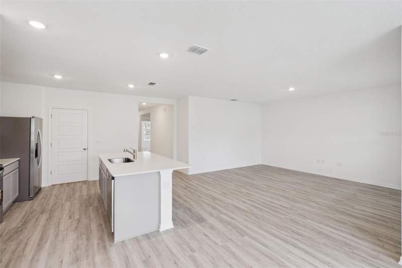 3 bedroom Single Family Residence at 1336 Bear Hammock Drive, Magnolia Pointe Phase 1, Umatilla — photo 3