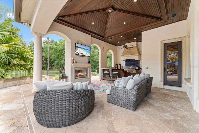 5 bedroom Single Family Residence at 6004 Windham Place, Tampa Palms 4A Unit 1 1st Add, Tampa — photo 5