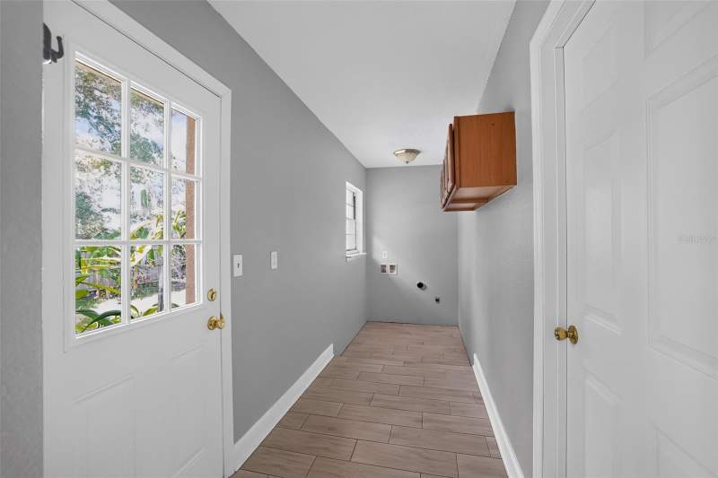 4 bedroom Single Family Residence at 7001 Baywood Court, Townn Country Park Unit 35, Tampa — photo 4