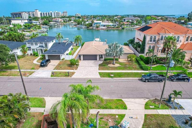 4 bedroom Single Family Residence at 340 Palm Island, Island Estates Of Clearwater Unit 6-B, Clearwater Beach — photo 2