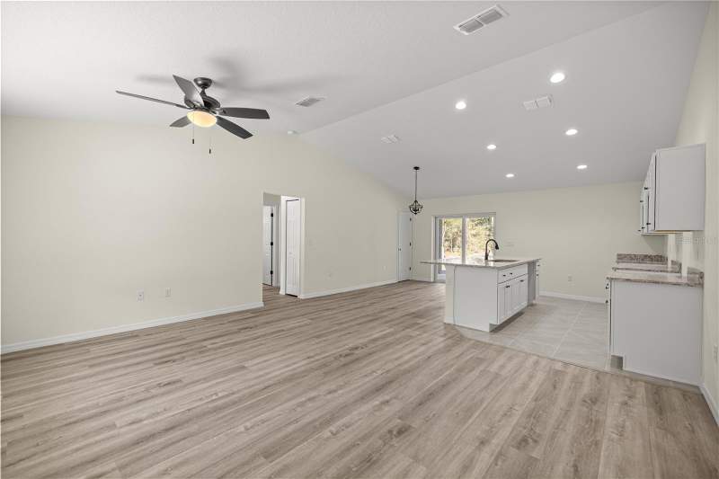 3 bedroom Single Family Residence at 40 Bay Drive, Silver Spgs Shores Un #38, Ocklawaha — photo 2
