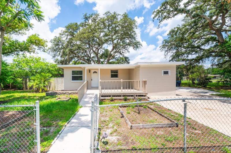 1808 S CLUB COURT home for sale in Tampa Overlook