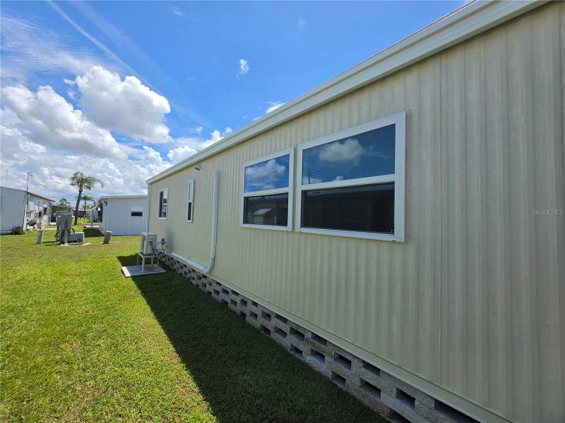 2 bedroom Manufactured Home at 10924 Heritage Drive, Senate Manor Unrec, Port Richey — photo 3