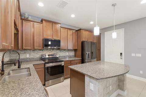 10016 Eagle Creek Center Boulevard, Orlando FL - photo 6 of 53