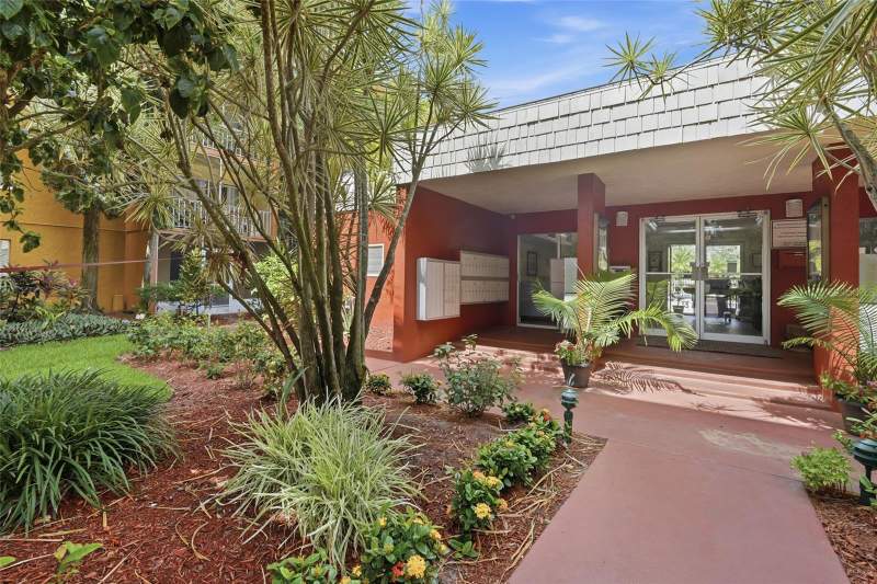 2 bedroom Condo - Hotel at 2366 E Mall Drive #403, Towers Condo, Fort Myers — photo 4
