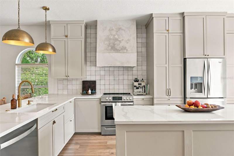 3 bedroom Single Family Residence at 624 Kingsmill Court, Kingsmill, Oldsmar — photo 2
