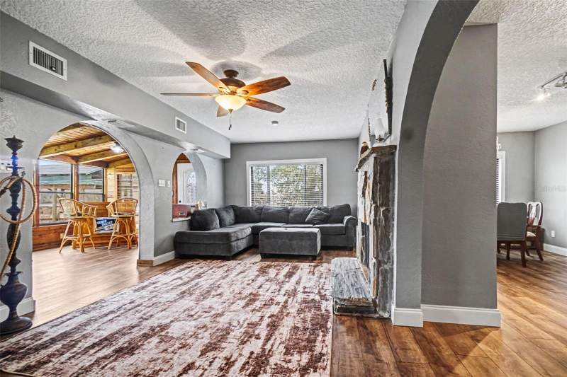 4 bedroom Single Family Residence at 55316 Claire Street, Astor, Astor — photo 4
