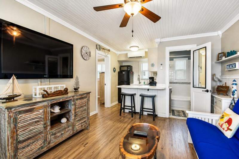 1 bedroom Condo - Hotel at 11730 Gulf Boulevard #32, Tropic Terrace Apt, St Petersburg — photo 4